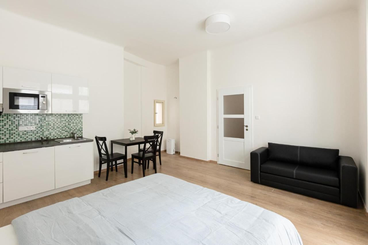 Cozy Studio In Quiet Courtyard Near Charles Bridge — Photos 3